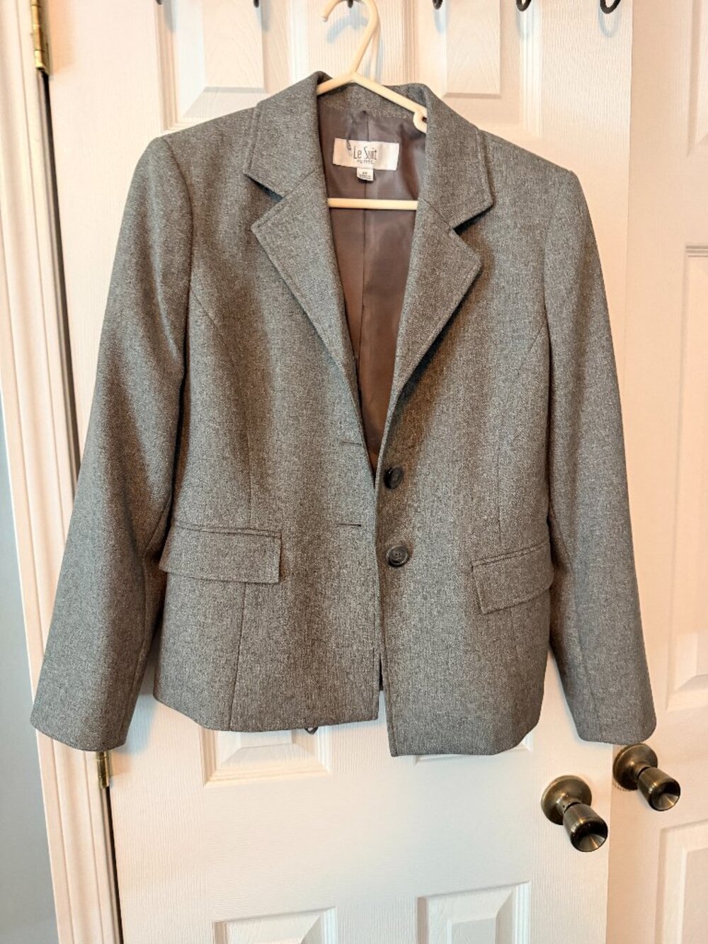 Le Suit 2pc Pant Suit 8P Charcoal Gray 2 Button Blazer Trouser Career Wear EUC